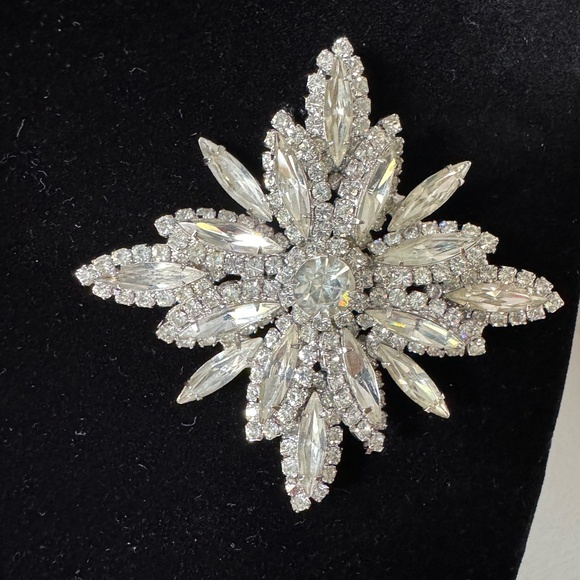 Vintage WEISS rhinestone brooch - Picture 3 of 5